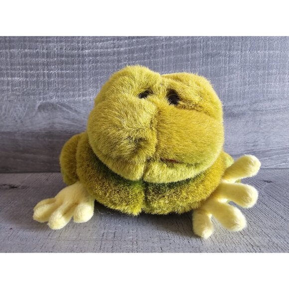 JLI Green Plush Frog Toad 1994 Realistic Stuffed Animal 4" Petting Zoo Amphibian - Picture 1 of 8
